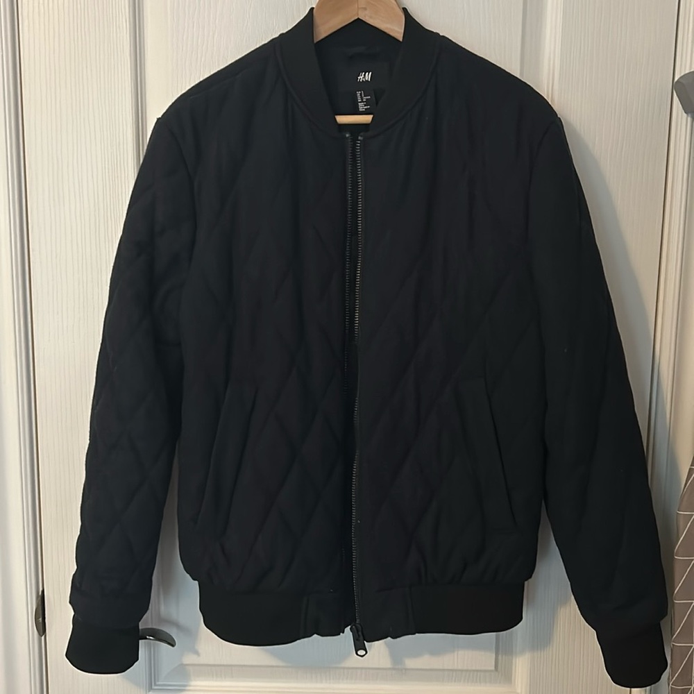 Men’s H&M bomber jacket with quilt detailing.